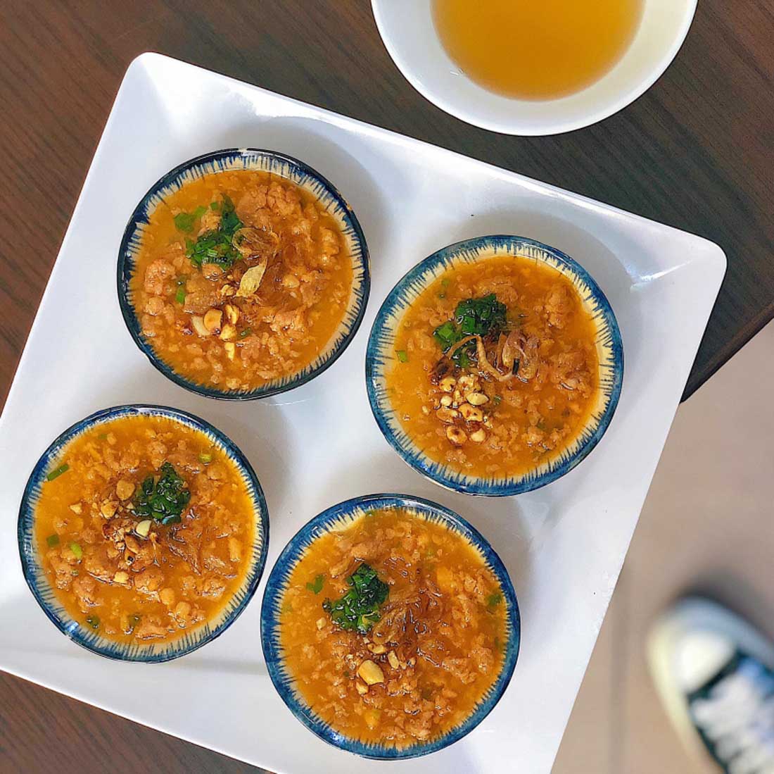 Mâm bánh bèo chén hấp dẫn tại quán Thảo Nhi